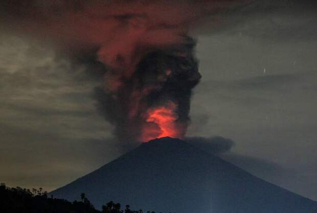 Вулкан Агунг, Бали — максимальный уровень тревоги (видео)