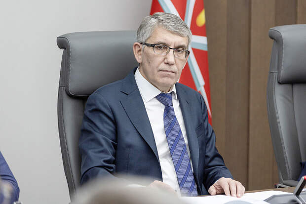 Губернатор Миляев поручил закупить автомобили в центры "Герой 71"