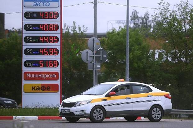 Новак заявил об отсутствии дефицита топлива в России