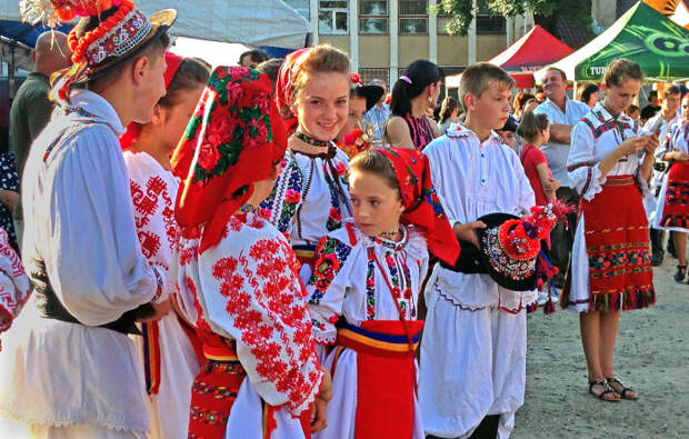 Неславянские народы, в которых больше всего «славянской крови»
