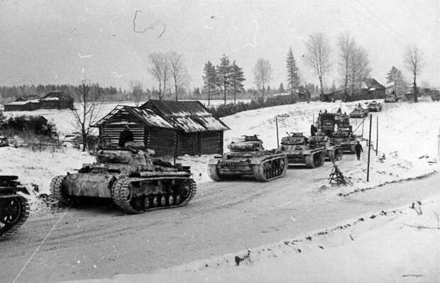 Колонна немецких танков под Москвой (источник фото: https://clck.ru/32XzQp)