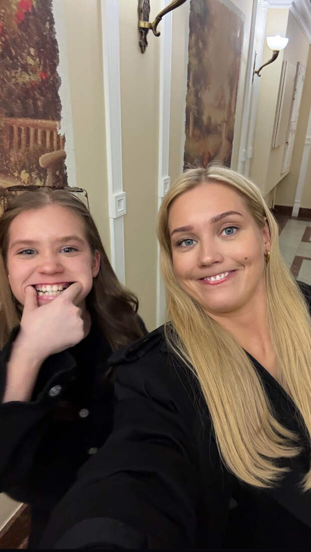 Кристина Асмус поделилась забавным селфи с повзрослевшей дочерью