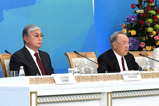 Токаев хочет разобраться с Назарбаевым без русских — эксперт