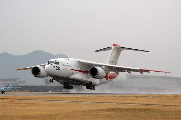 Сегодня ВВС Японии получили новейшие транспортные самолеты Kawasaki C-2