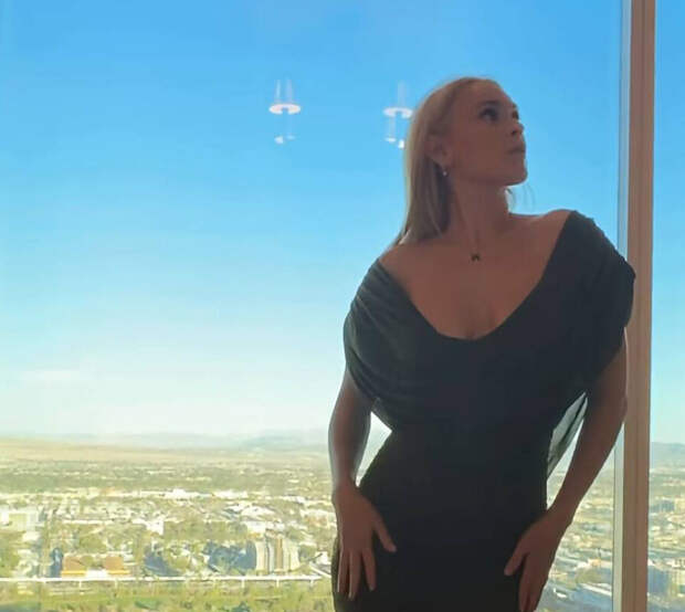 Дочь актрисы Деми Мур показала фигуру в обтягивающем платье