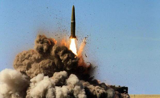 Ночной прилет по Киеву: «Искандеры» погрузили город во тьму, очереди на АЗС, 500 многоэтажек без тепла