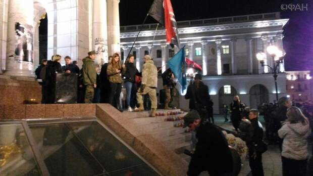 Мятеж в Киеве: радикалы идут штурмом на Порошенко, требуя импичмента