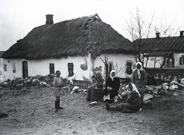 Раскулаченные около своего дома. Украина 1929 г. СССР, история, фото