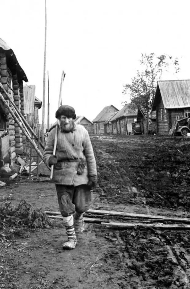 Крестьяне 19 век. Батраки дома. Крестьяне и батраки. Черносошные крестьяне в 17 веке. Крестьяне и батраки.