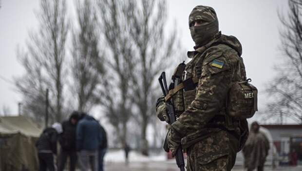Украинский военнослужащий в Авдеевке. Архивное фото
