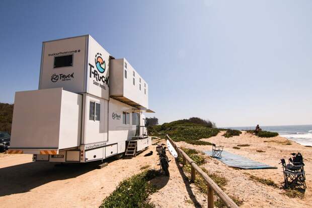 Truck Surf Hotel. Двухэтажный дом на колесах