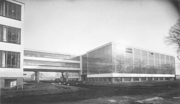 Фотография здания Баухауза, Лючия Мохоли, 1926 год. \ Фото: metalocus.es.