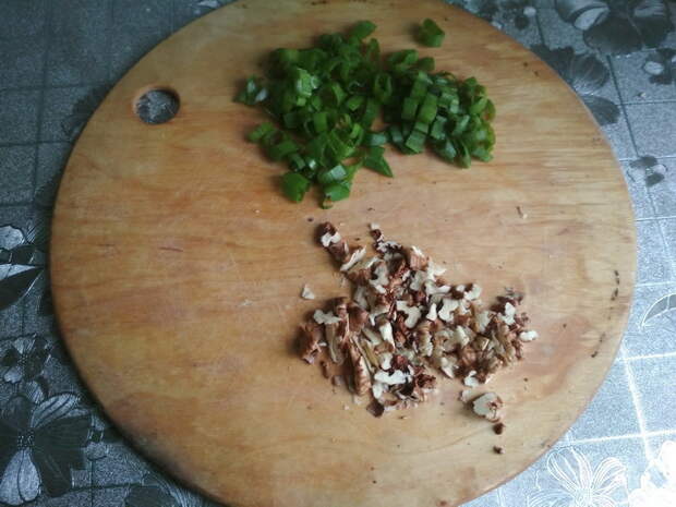 Рулетики из баклажанов с сыром и орехами – вся семья обожает эту закуску, готовы кушать её хоть каждый день