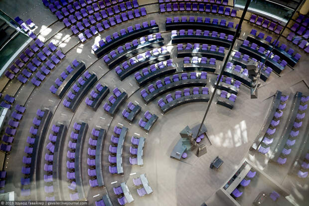 Рейхстаг изнутри и надписи советских солдат Reichstag04 Рейхстаг изнутри и надписи советских солдат