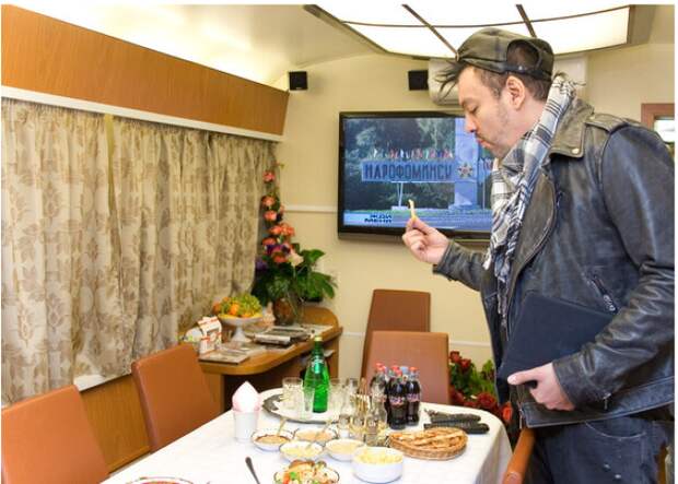 Как выглядит личный вагон Киркорова в котором он гастролирует по стране