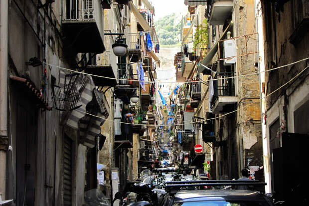 Обычная улица в Неаполе