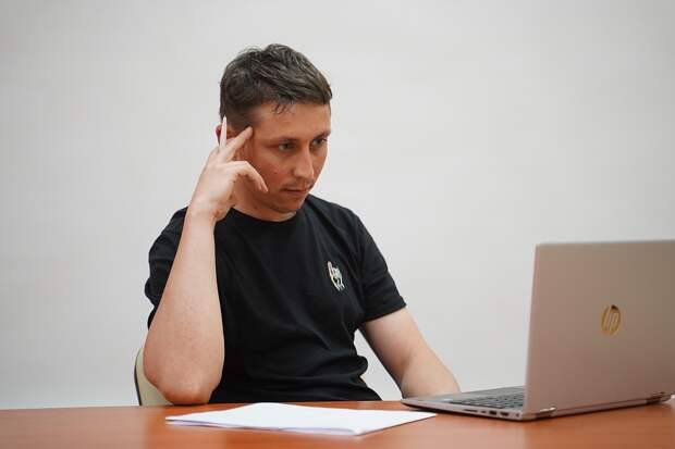 Все, что требуется от самозанятого, который хочет быть «белым» - зарегистрироваться через специальное мобильное приложение или личный кабинет на госуслугах.