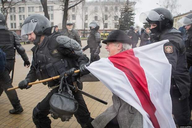 Нина Багинская на Дне воли в Минске 25 марта 2017 года. Фото: svaboda.org (RFE/RL)