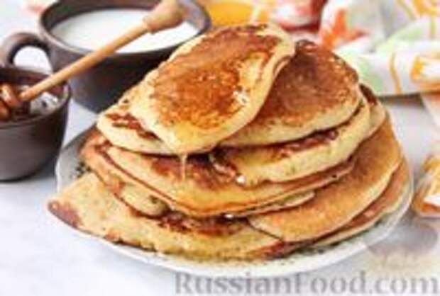 Фото к рецепту: Кукурузные оладьи с изюмом, на кефире