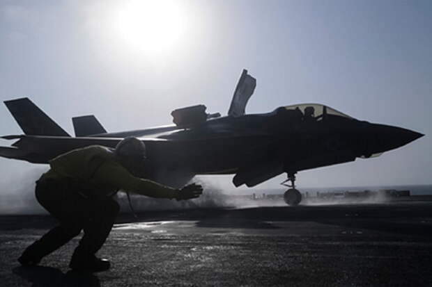 В США назвали F-35 крысиной дырой