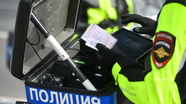 Эксперт оценил идею эксперимента по замене водительских прав на QR-коды