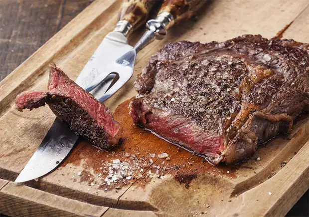 Секреты стейка: протыкаем мясо