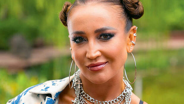 Бузова оставила тревожное сообщение о мошенниках после отъезда из Москвы — что случилось с певицей