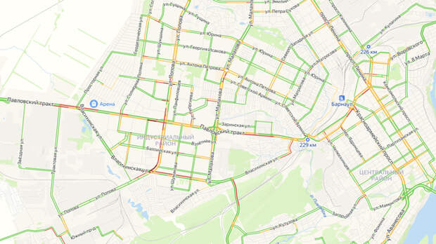 В Барнауле на Павловском тракте образовались три пробки