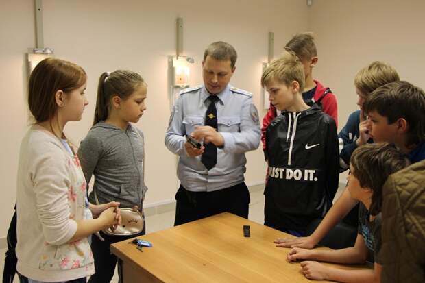 УВД по СЗАО посетили дети из Центра поддержки семьи и детства района Щукино