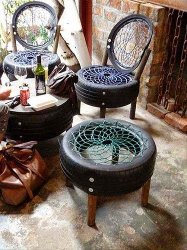 Оригинальный способ превратить старые покрышки в стулья.