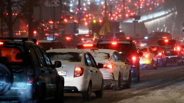 Пробки в Москве достигли девяти баллов