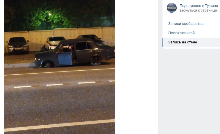 В Северном Тушине автомобиль лишился колеса во время движения
