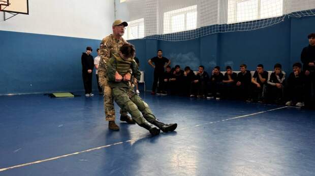 Ветераны СВО обучили школьников навыкам спасения жизни