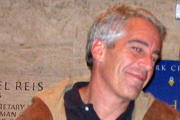 Эпштейн не переворачивается в гробу. Педофилу предлагали проводить конкурс «Мисс Россия». Кто он такой и почему о нем снова говорят