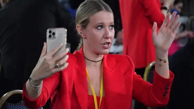 «Ну и как теперь спится, Ксения Анатольевна?»: уход Богомолова из Школы-студии МХАТ выставил Собчак на посмешище всего интернета