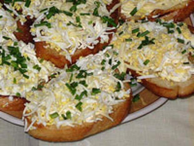 Гренки из батона с яйцом и сыром