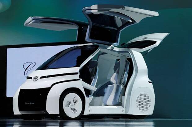 07 Компактный автомобиль Toyota Concept-i Ride.