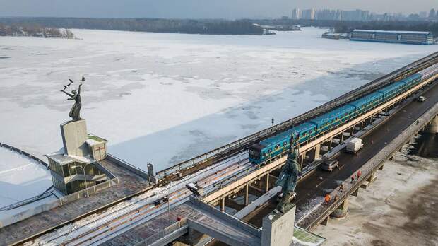 СМИ: В Киеве нет света уже третий день