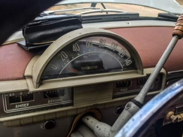 Прекрасно сохранившаяся ГАЗ-21 «Волга» 1962 года выпуска (20 фото) Прекрасно сохранившаяся ГАЗ-21 «Волга» 1962 года выпуска (20 фото)