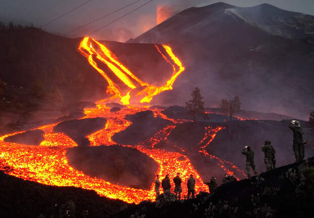 Поток лавы из вулкана Кумбре Вьеха