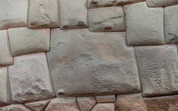 Неизвестная цивилизация построила нерушимые стены 12 тысяч лет назад. Их не смогли повторить даже инки