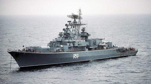 Сторожевик Черноморского флота протаранил американский крейсер