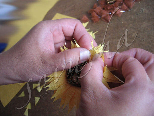 crafts-kids-sunflowers-sweets-craft-craft-1380758808_24955733571144m750x740ua8801 (699x525, 135Kb)