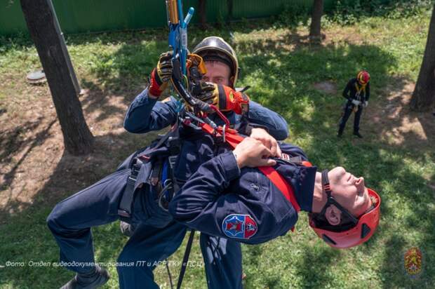 В Москве проходят соревнования по проведению спасательных работ на высоте