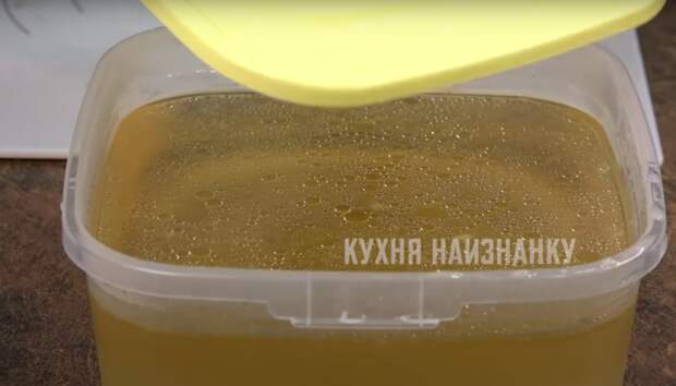 У меня теперь куриный бульон всегда получается красивого цвета, ароматный и прозрачный: 7 хитростей, которые всегда срабатывают