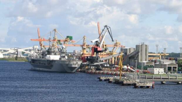Рижский порт несет потери в грузах из-за неразумной политики властей