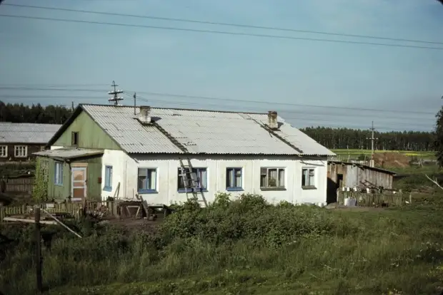 Типичный дом в окрестностях Омска. СССР, Омск, 1979 год. 