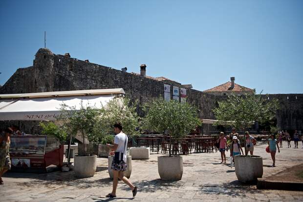 Прогулка у крепостных стен