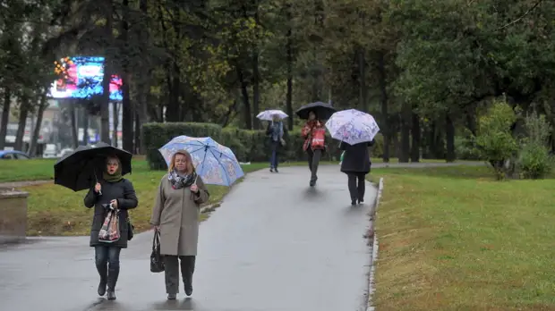 Москвичам пообещали облачную дождливую погоду 27 апреля