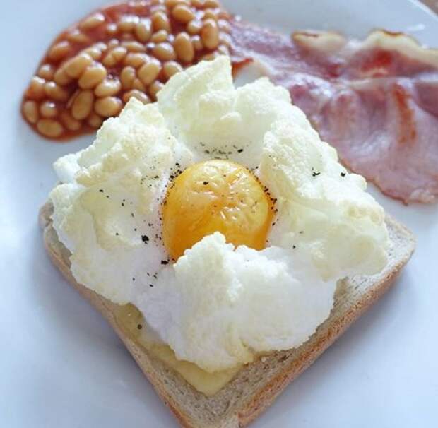 «Облачная яичница» сводит с ума любителей необычных завтраков